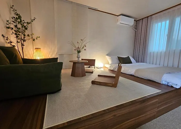 Monarch Stay,jongno, Anguk,4 Guest,2br,bukchon Hanok Village,changdeokgung Palace,gyeongbokgung Palace,ddp,myeongdong *