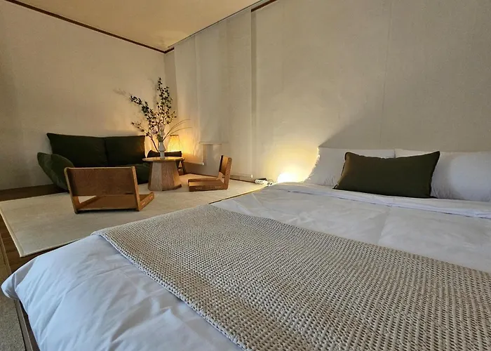 Monarch Stay,jongno, Anguk,4 Guest,2br,bukchon Hanok Village,changdeokgung Palace,gyeongbokgung Palace,ddp,myeongdong *