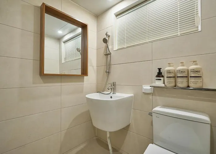 Monarch Stay,jongno, Anguk,4 Guest,2br,bukchon Hanok Village,changdeokgung Palace,gyeongbokgung Palace,ddp,myeongdong *
