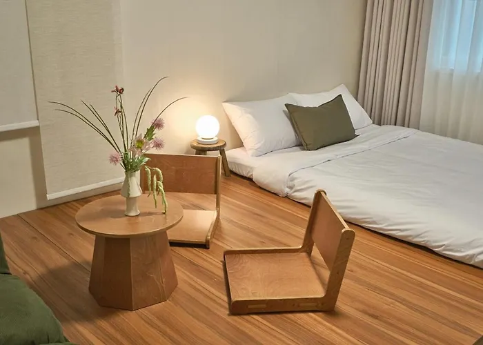 Monarch Stay,jongno, Anguk,4 Guest,2br,bukchon Hanok Village,changdeokgung Palace,gyeongbokgung Palace,ddp,myeongdong *