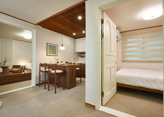 Monarch Stay,jongno, Anguk,4 Guest,2br,bukchon Hanok Village,changdeokgung Palace,gyeongbokgung Palace,ddp,myeongdong *