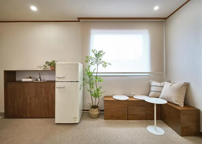 Monarch Stay,jongno, Anguk,4 Guest,2br,bukchon Hanok Village,changdeokgung Palace,gyeongbokgung Palace,ddp,myeongdong *